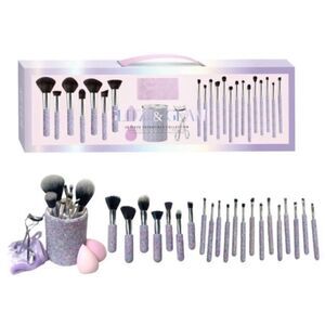 Glitz and Glam 26 Piece Essentials Collection Makeup Set